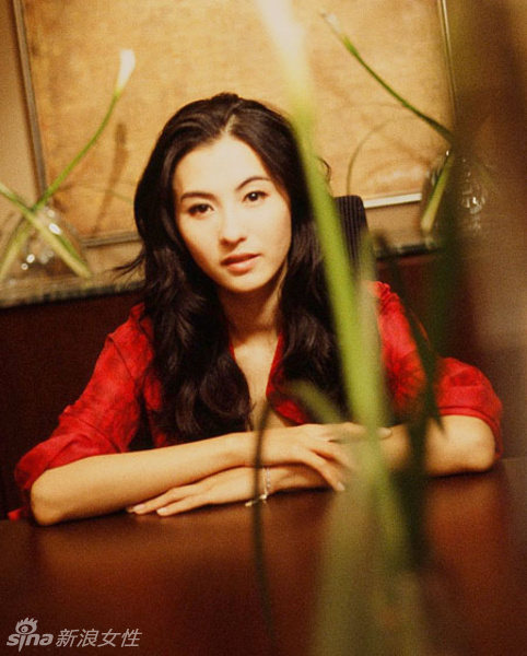 张柏芝婚变前写真 睡醒就去打仗