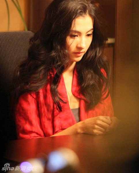 张柏芝婚变前写真 睡醒就去打仗