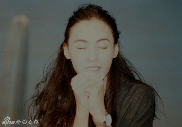张柏芝婚变前写真 睡醒就去打仗