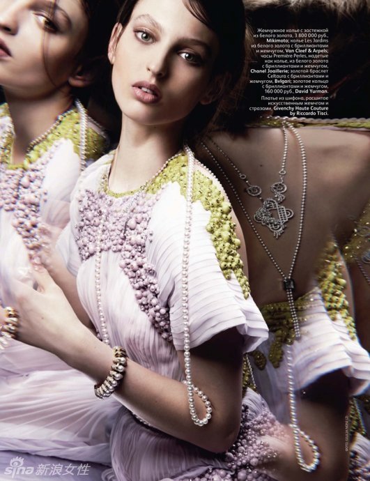 《Vogue》俄罗斯版珠宝大片 华美女人精致闪耀