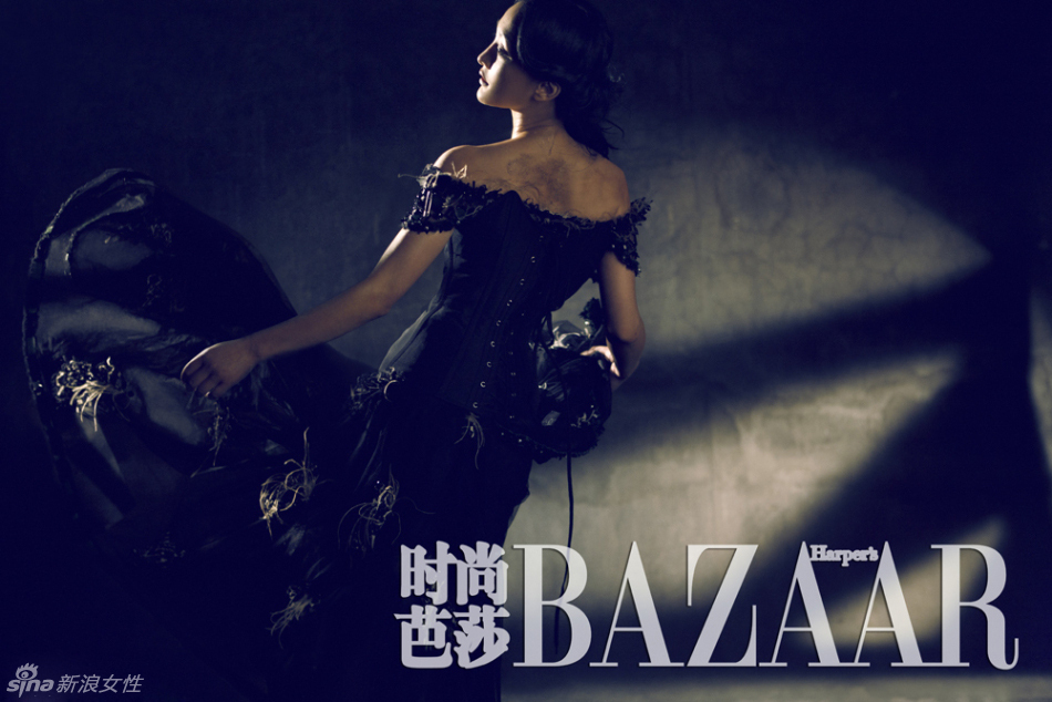 周迅写真登《芭莎》封面 诠释女人多面性