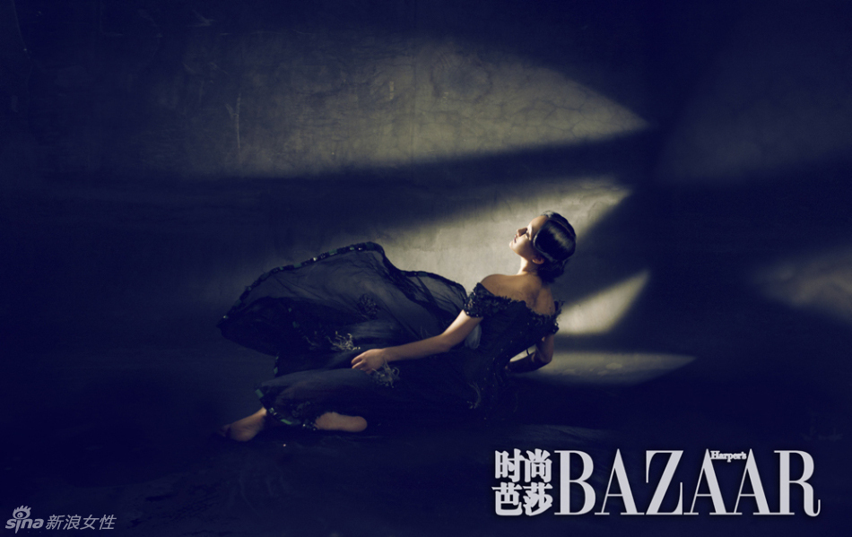 周迅写真登《芭莎》封面 诠释女人多面性