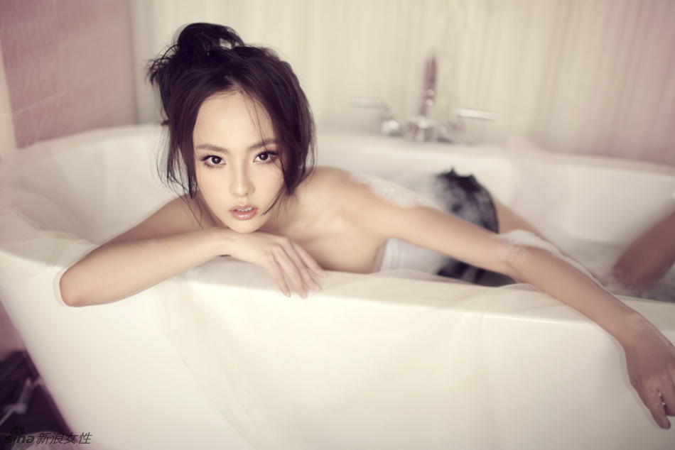 张嘉倪清纯中带性感