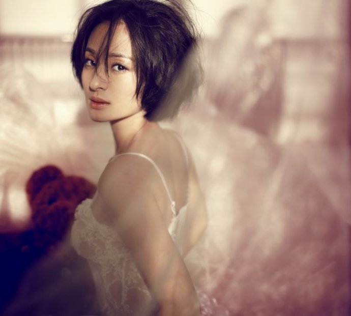 于越闺房私密写真 透视内衣的性感诱惑