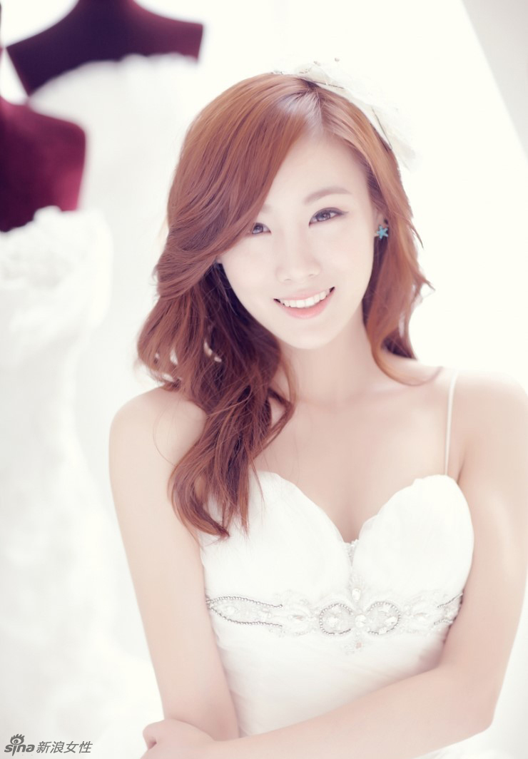 韩国组合Girls day成员唯美婚纱写真