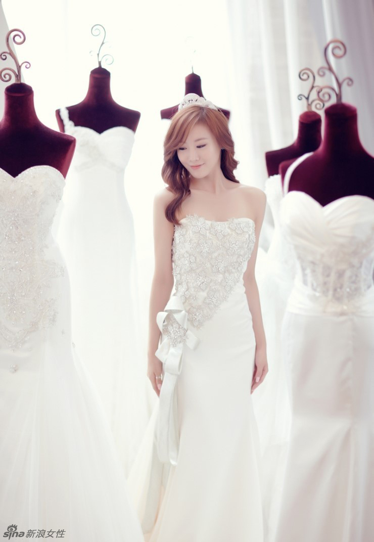 韩国组合Girls day成员唯美婚纱写真