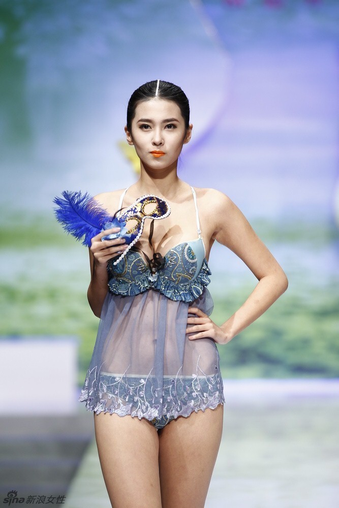性感内衣设计大赛_性感姐妹内衣模特大赛(3)