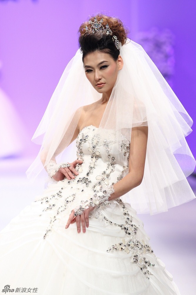 婚纱的结构_动漫婚纱情侣头像(3)