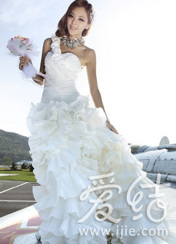 新娘婚纱照片_潮流婚纱照片 一款合适新娘的婚纱(3)