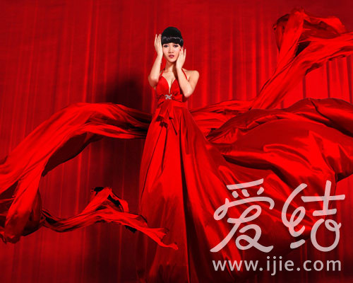中国红婚纱图片_中国红装新娘婚纱摄影(2)