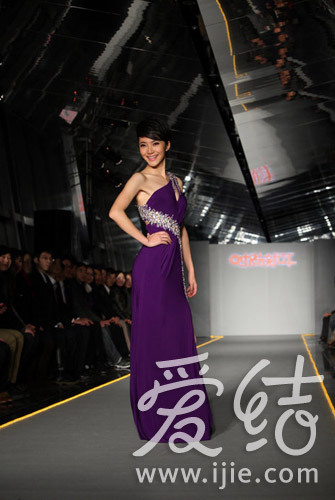 婚纱秀主持词_婚纱情侣头像(2)