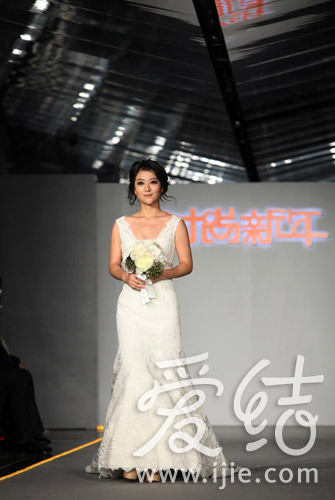 婚纱秀主持词_婚纱情侣头像(2)
