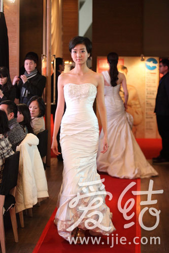 上海婚纱摄影排名_2018上海国际婚纱展(2)