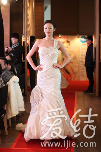 桂由美婚纱中国官网_桂由美婚纱(3)