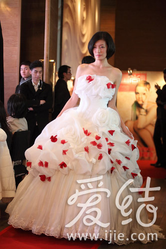 中国婚纱摄影网_中国知名婚纱(2)