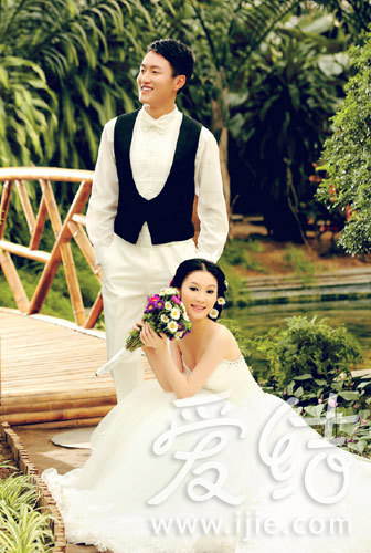 八月婚纱照_婚纱照图片唯美(2)