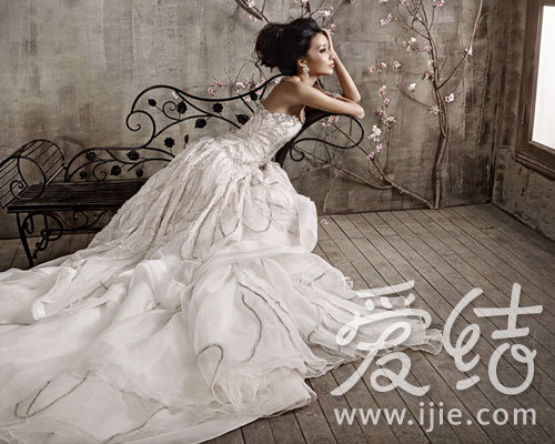 复古式婚纱照_中国风式复古婚纱照(3)