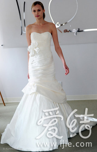 立体花瓣婚纱_花瓣简笔画(2)