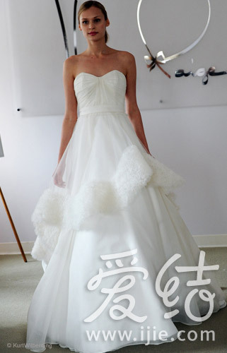 立体花瓣婚纱_花瓣简笔画(2)