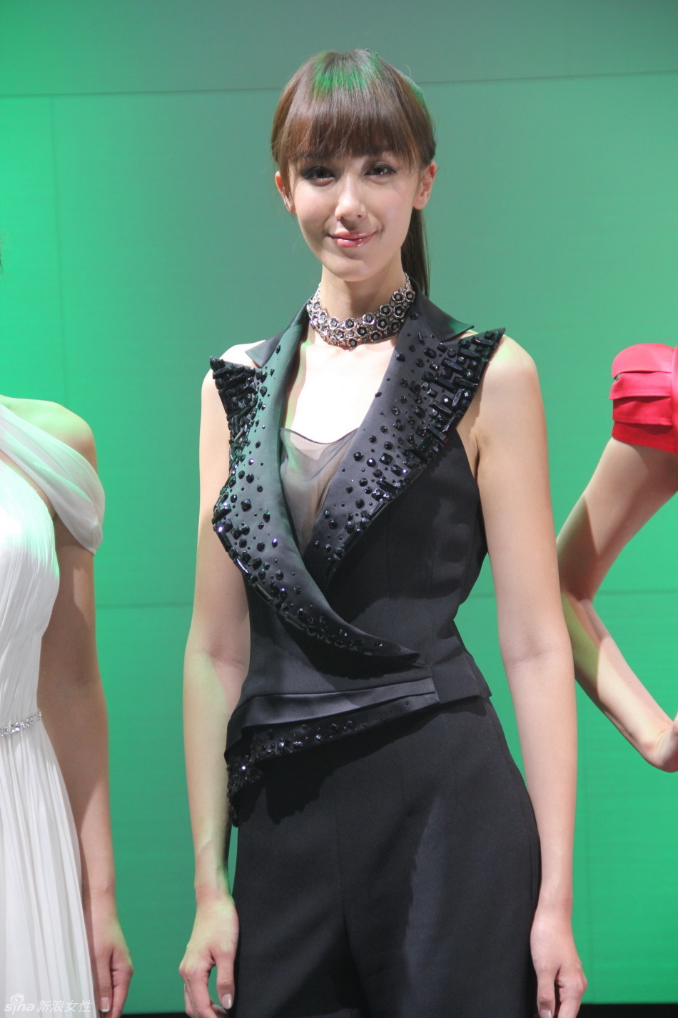 美型身材秒杀 北京车展气质骨感车模宋姗姗