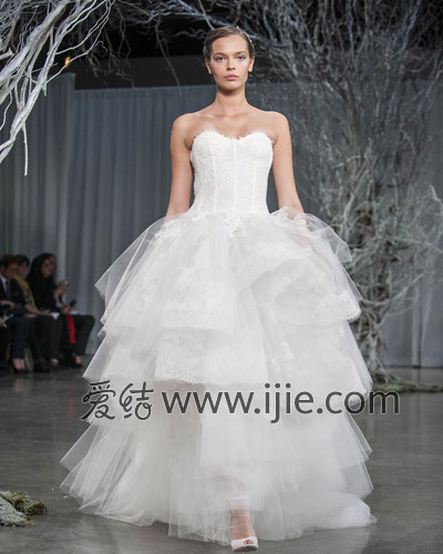 婚纱t台_唯美t台婚纱美女意境(2)