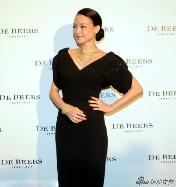 女人必备小黑裙 明星演绎穿出优雅气