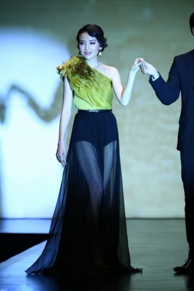 薄纱装席卷娱乐圈 女星都爱朦胧美 -- 佛山E家