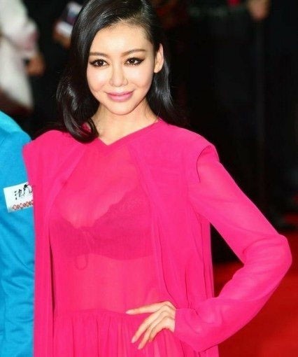 薄纱装席卷娱乐圈 女星都爱朦胧美 -- 佛山E家