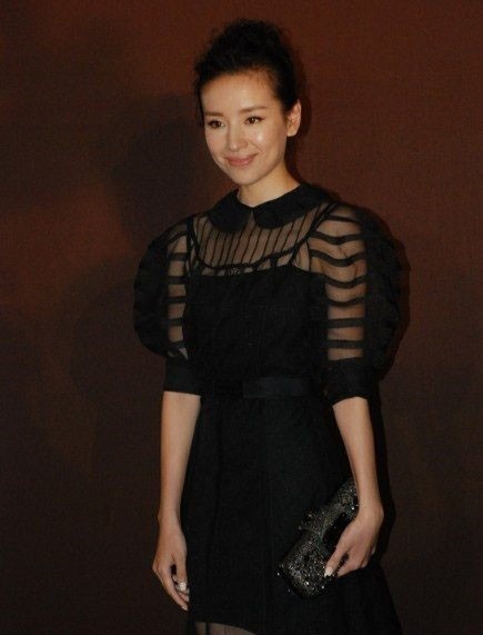 薄纱装席卷娱乐圈 女星都爱朦胧美 -- 佛山E家