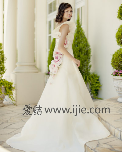 爱俪婚纱摄影_婚纱摄影(3)
