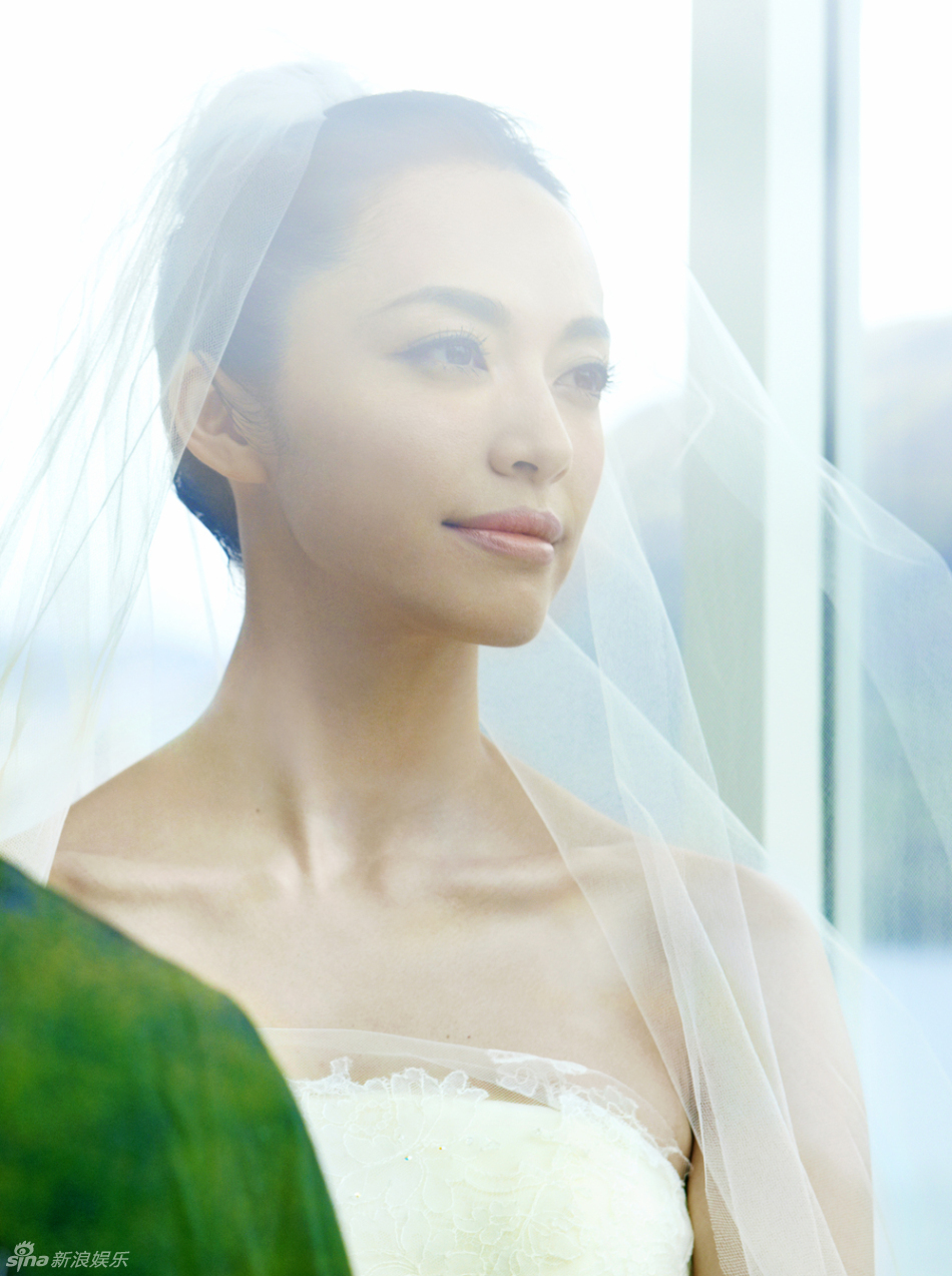 身着婚纱的姚晨在Queenstown的Matakauri Lodge