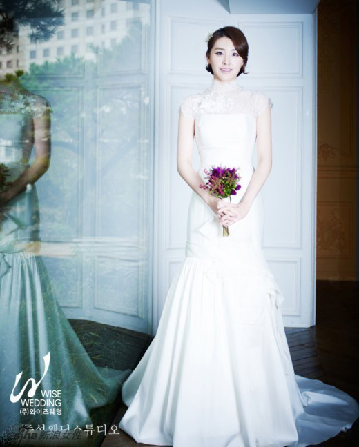 优雅婚纱美女_婚纱美女(3)