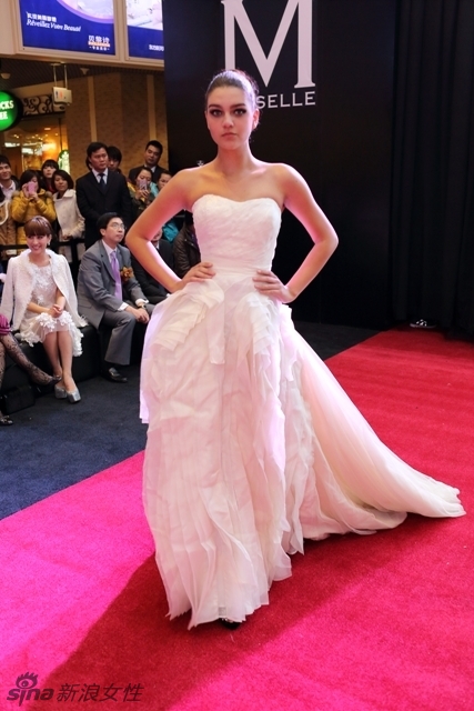 马苏助阵MOISELLE慕诗2012冬季时装秀