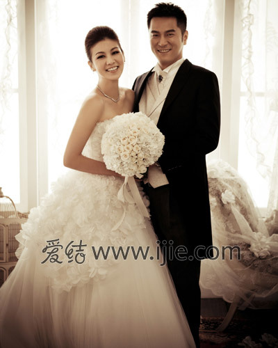 林莉婚纱官网_乔安娜林莉(3)