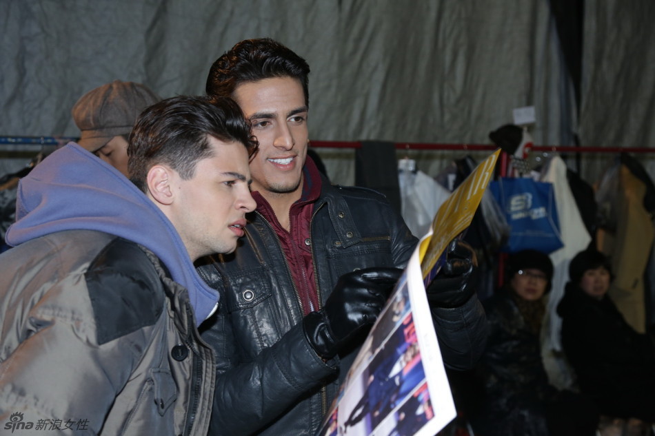 七匹狼华谊兄弟明星跨界设计发布会后台 -- 佛