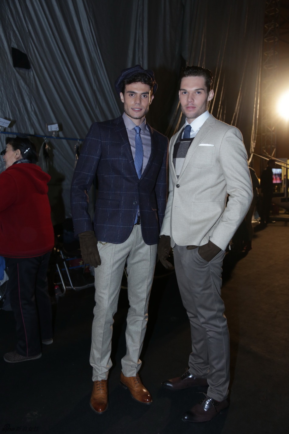 七匹狼华谊兄弟明星跨界设计发布会后台 -- 佛