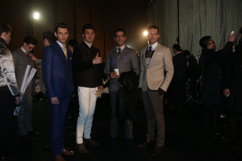 七匹狼华谊兄弟明星跨界设计发布会后台 -- 佛