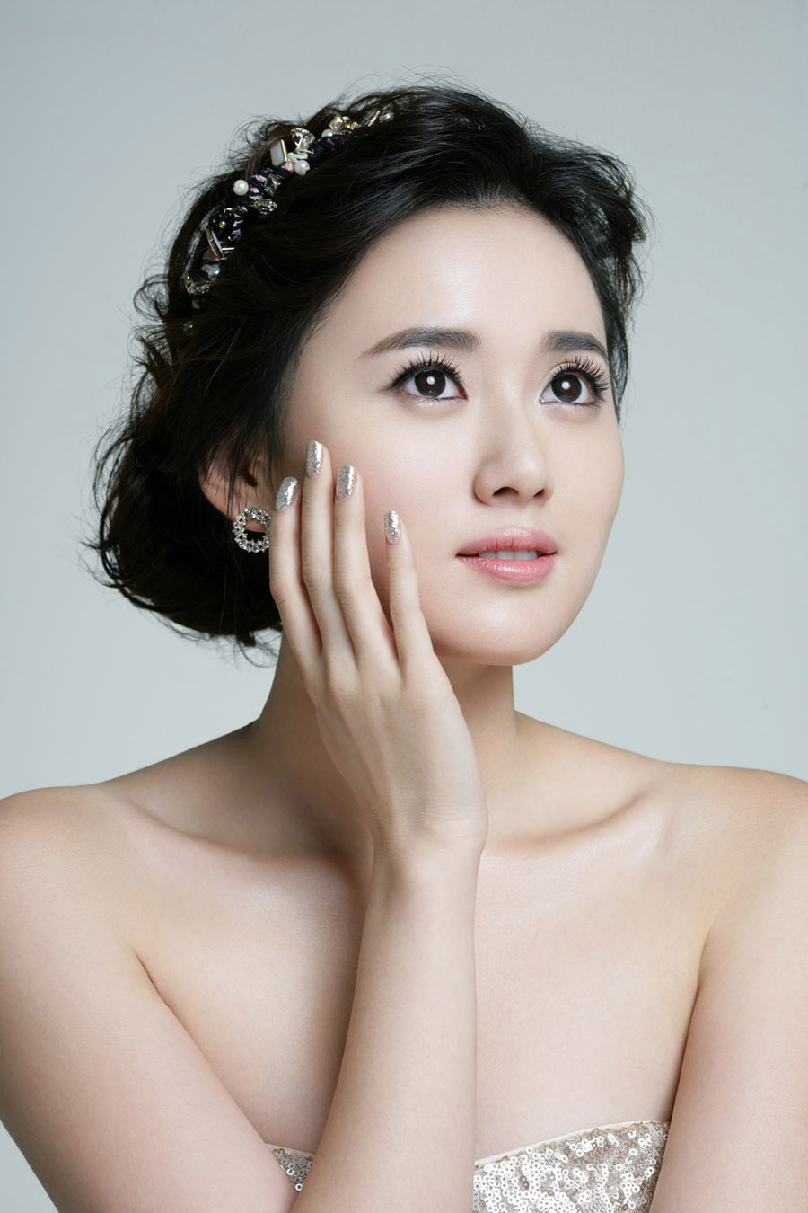 江铠同宫廷唯美写真 展现华丽质感