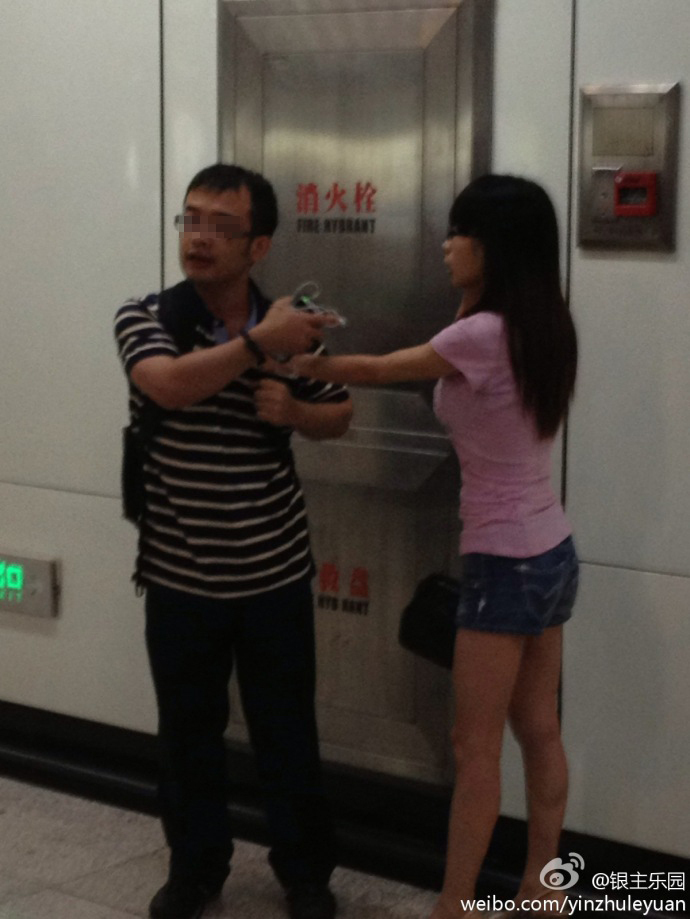 男友解我内衣_男友双手解内衣扣子(3)