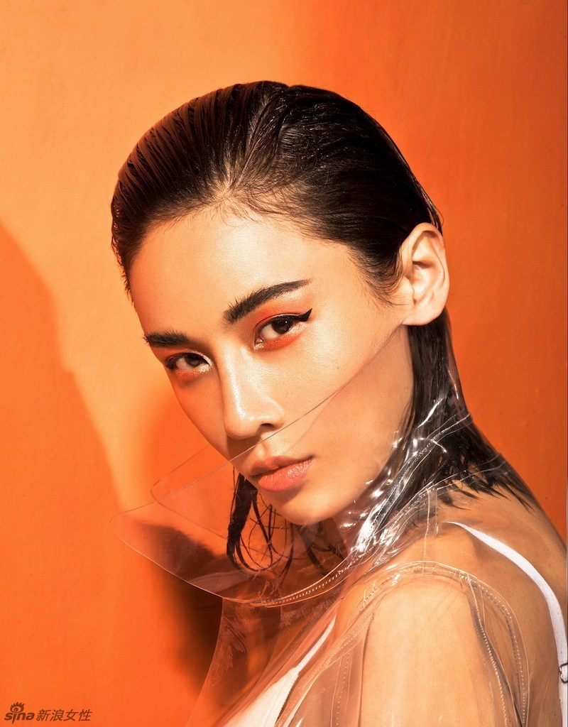 长腿女星张蓝心夏日热辣写真 性感爆棚!