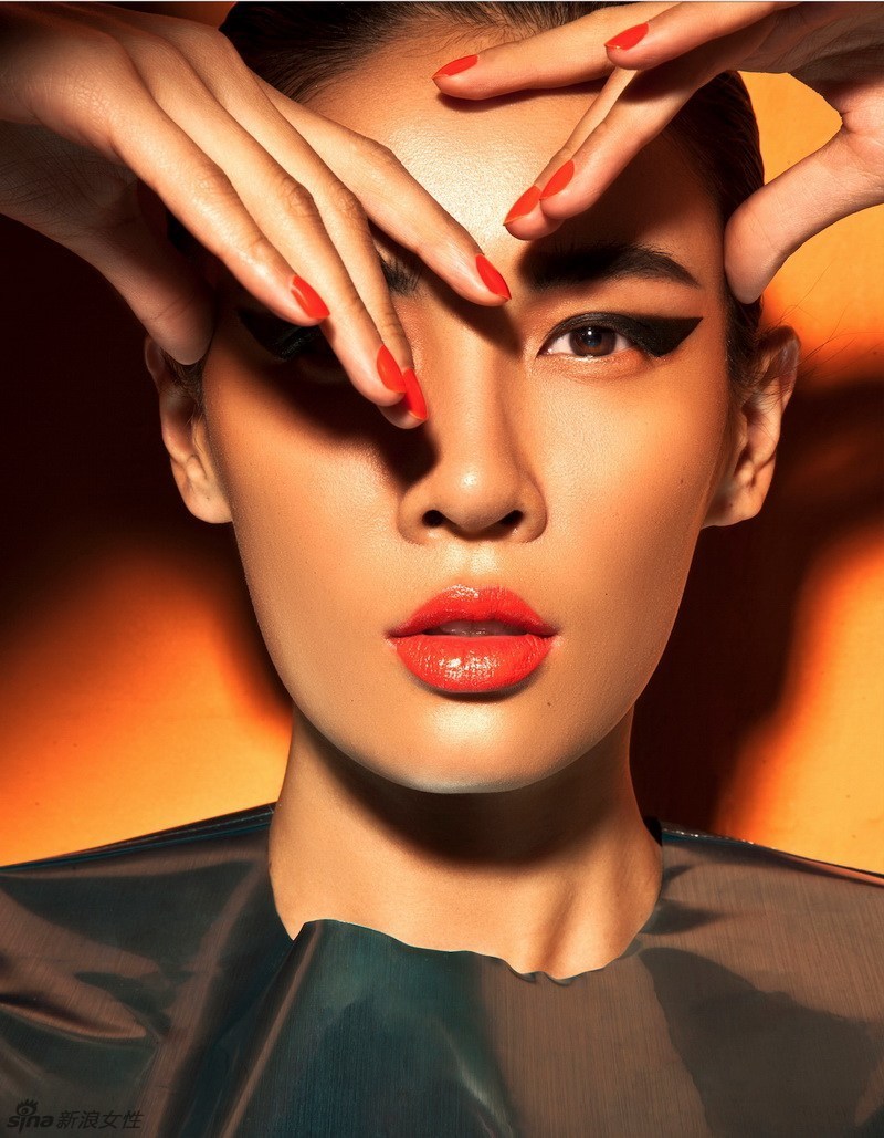 长腿女星张蓝心夏日热辣写真 性感爆棚!