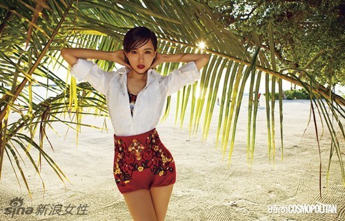 唐嫣海边拍时尚大片 湿发展迷人性感风情