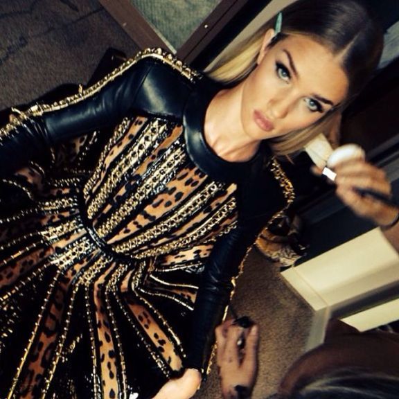 厚唇不止朱莉一人 变3女郎罗茜性感美照盘点！