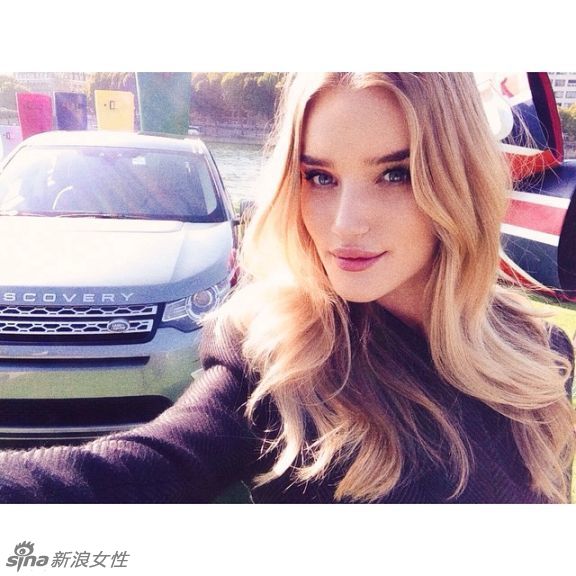 厚唇不止朱莉一人 变3女郎罗茜性感美照盘点！