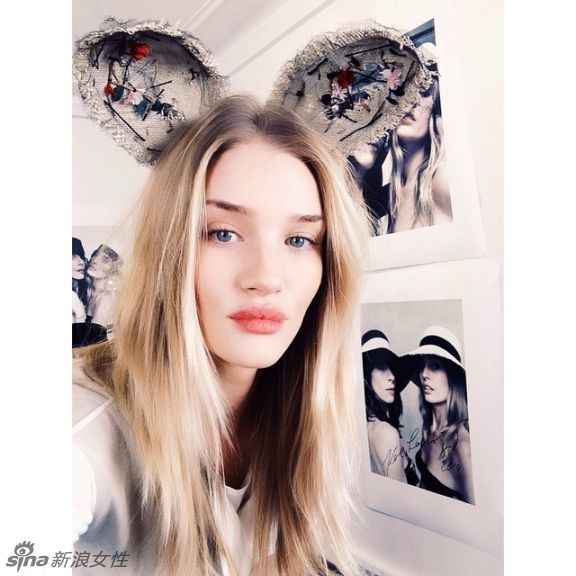 厚唇不止朱莉一人 变3女郎罗茜性感美照盘点！