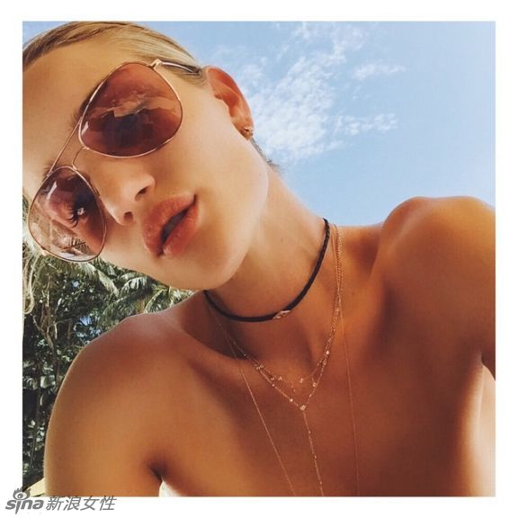 厚唇不止朱莉一人 变3女郎罗茜性感美照盘点！