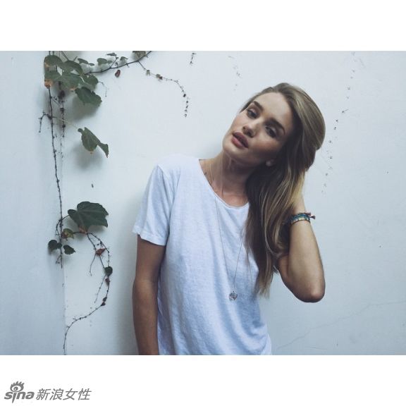 厚唇不止朱莉一人 变3女郎罗茜性感美照盘点！