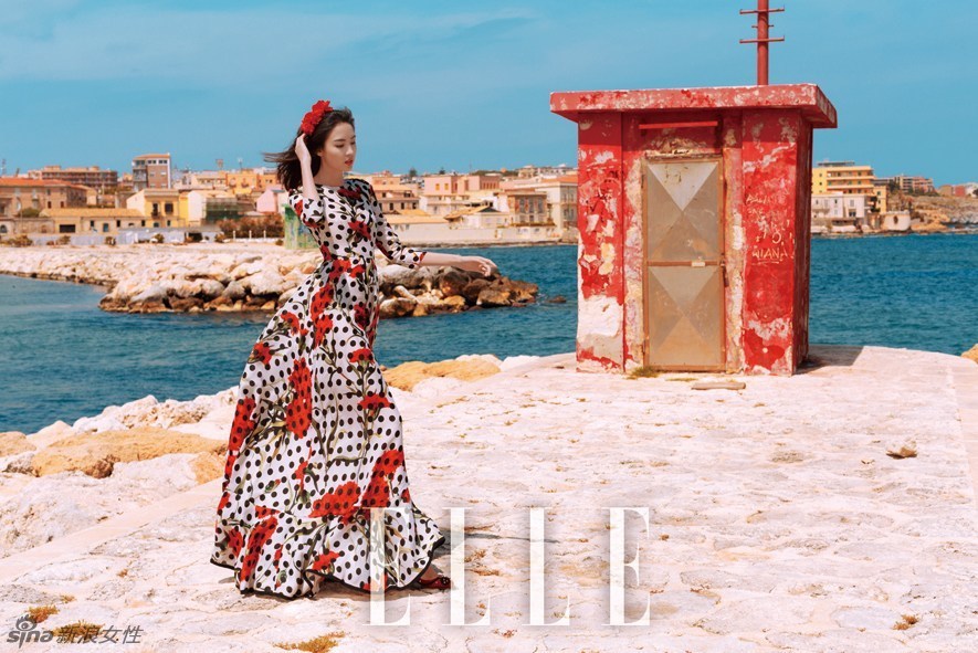 长腿女神张梓琳风情大片 长发飘飘深V诱惑