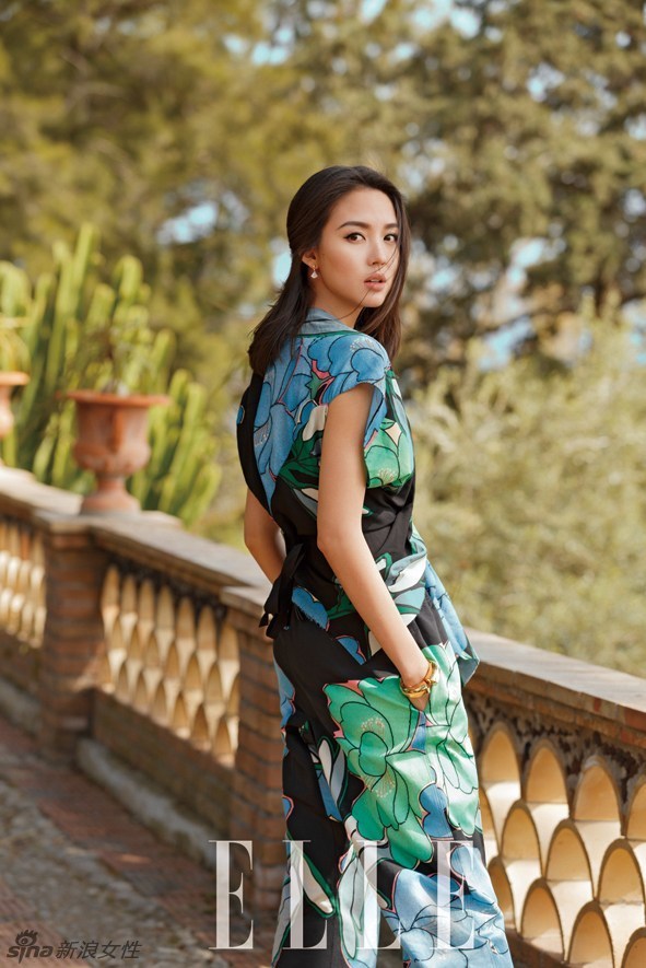 长腿女神张梓琳风情大片 长发飘飘深V诱惑