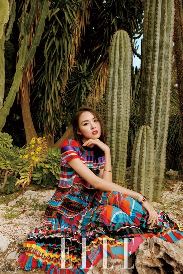 长腿女神张梓琳风情大片 长发飘飘深V诱惑